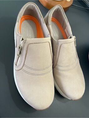 Rockport Women's Slip-On Moccasins in Light Beige with Side Zipper